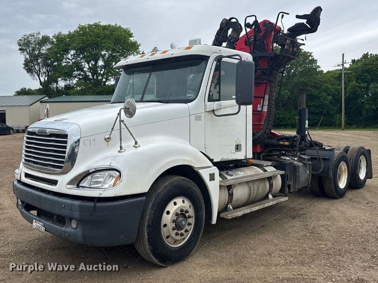 Image of Freightliner Columbia 120 Primary image