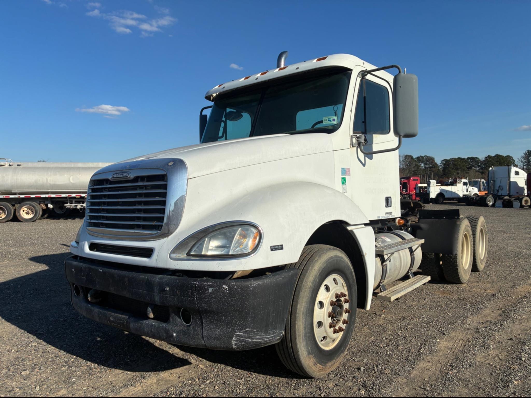 2007 Freightliner Columbia 120 Equipment Image0