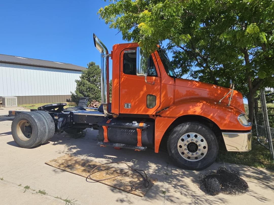 Image of Freightliner Columbia 120 Primary image