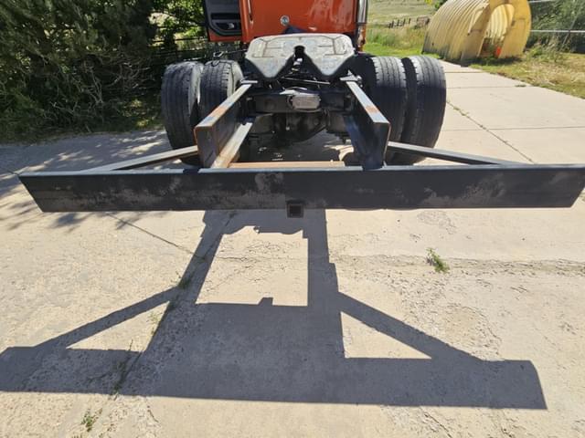 Image of Freightliner Columbia 120 equipment image 4