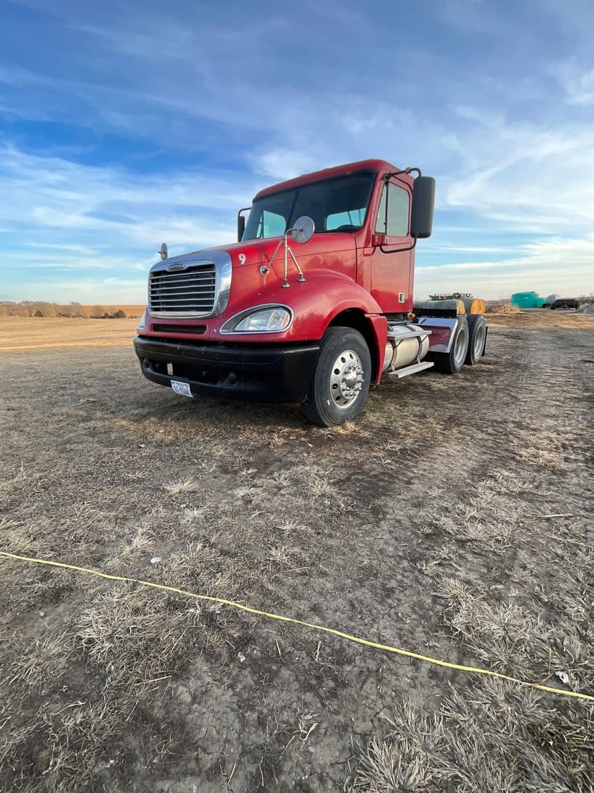 2007 Freightliner Columbia 120 Equipment Image0