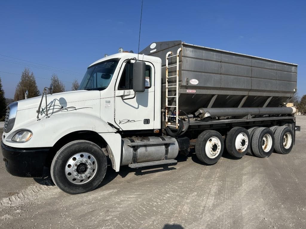 Image of Freightliner Columbia 120 Primary image