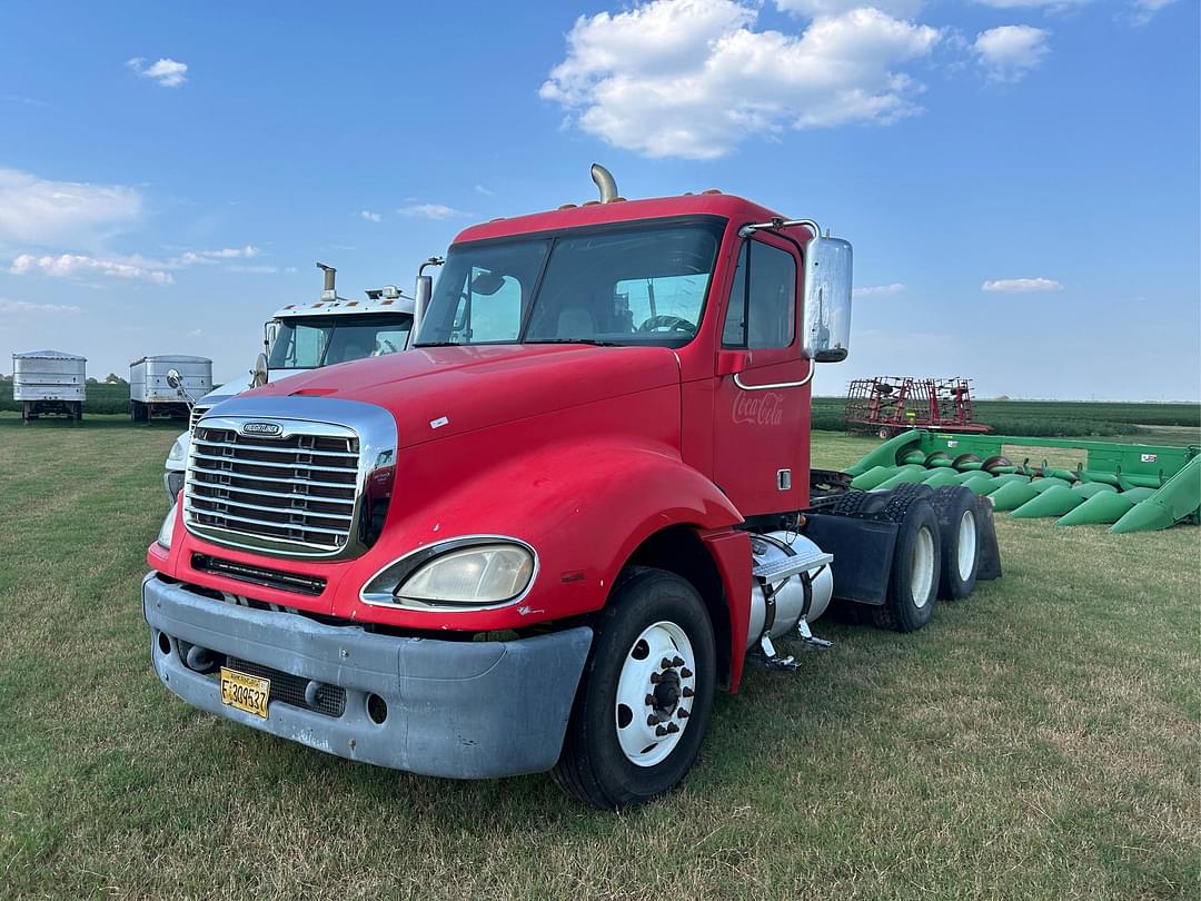 Image of Freightliner Columbia 120 Primary image