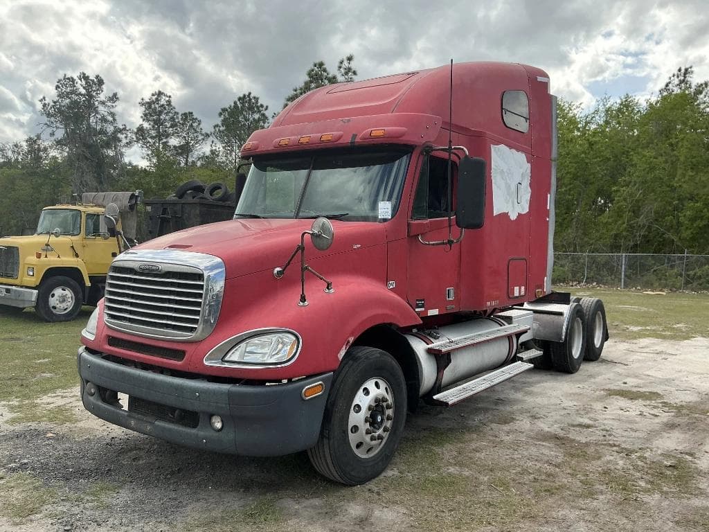 Image of Freightliner Columbia 120 Primary image