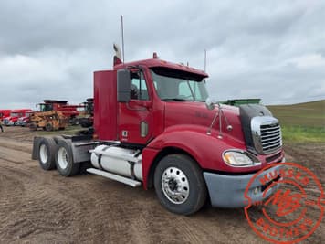 Main image Freightliner Columbia 120