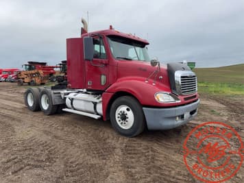 Main image Freightliner Columbia 120