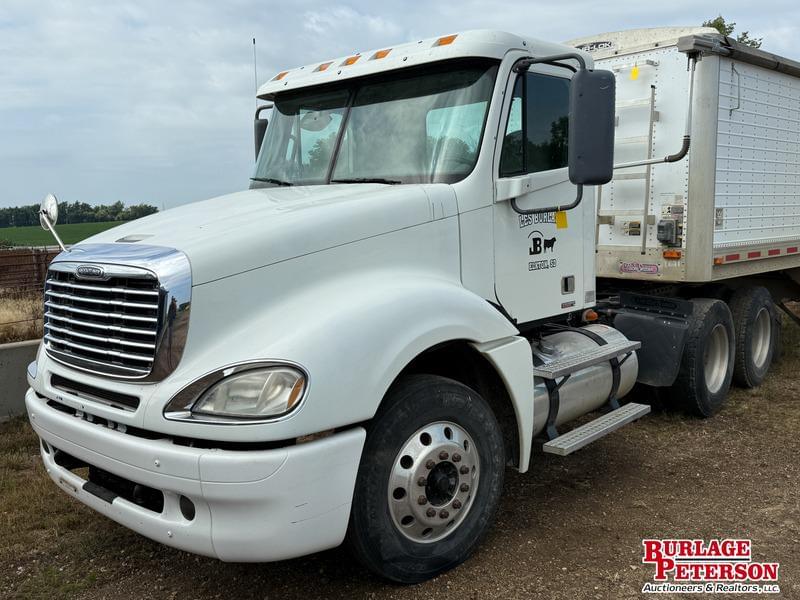 Image of Freightliner Columbia 120 Primary image