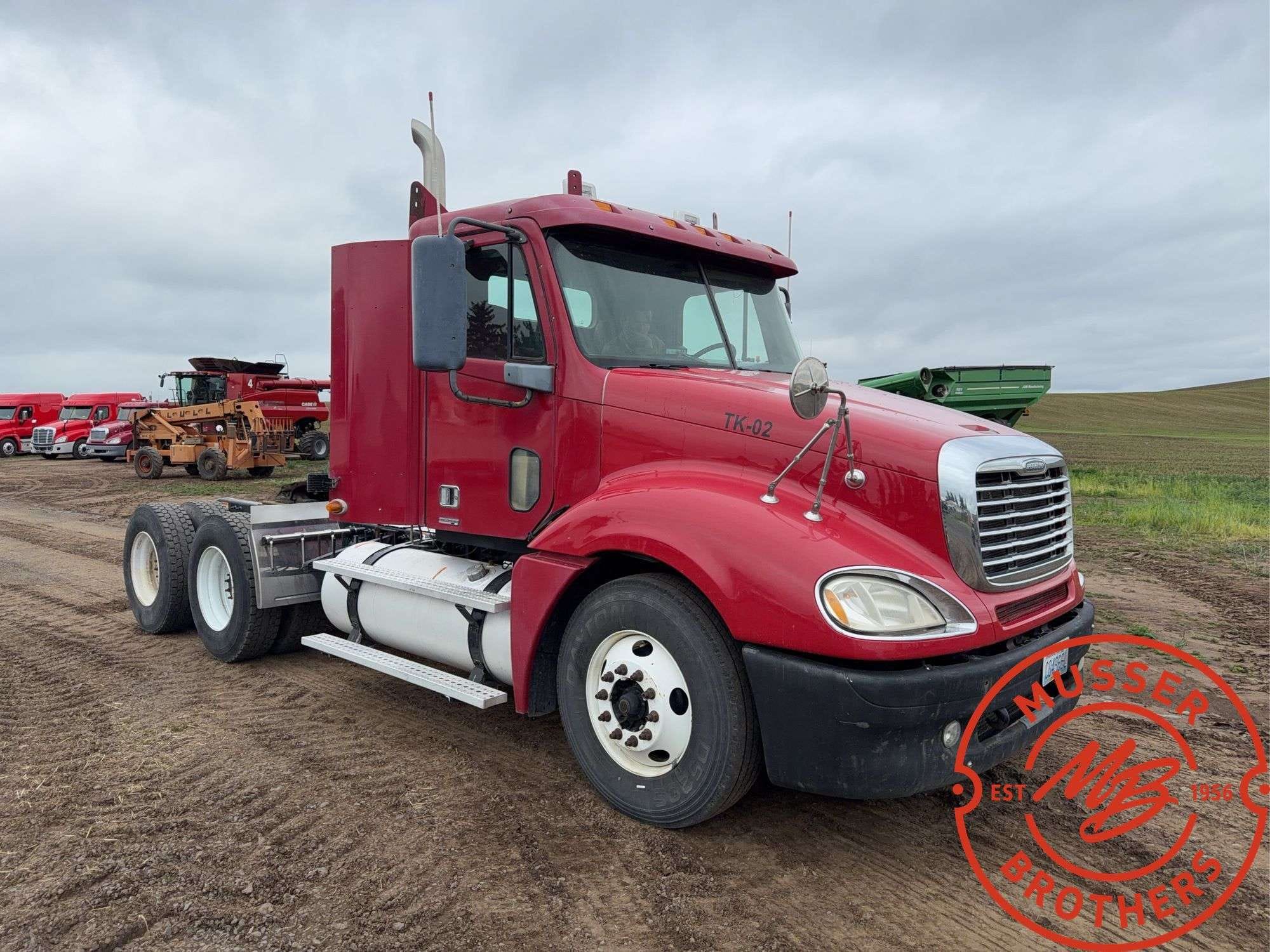 2007 Freightliner Columbia 120 Equipment Image0