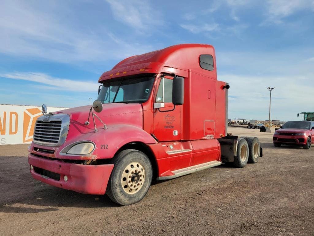 2007 Freightliner Columbia 120 Equipment Image0