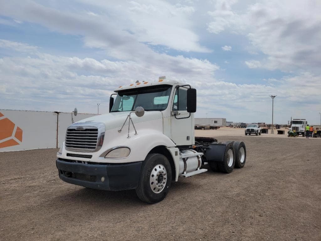 Image of Freightliner Columbia 120 Primary image