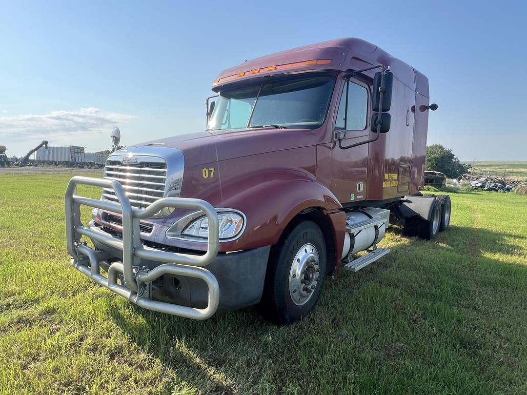 Image of Freightliner Columbia Primary image