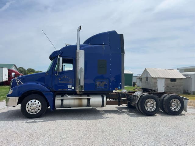 Image of Freightliner Columbia equipment image 1