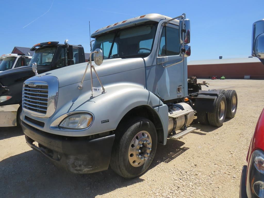 Image of Freightliner Columbia Primary image