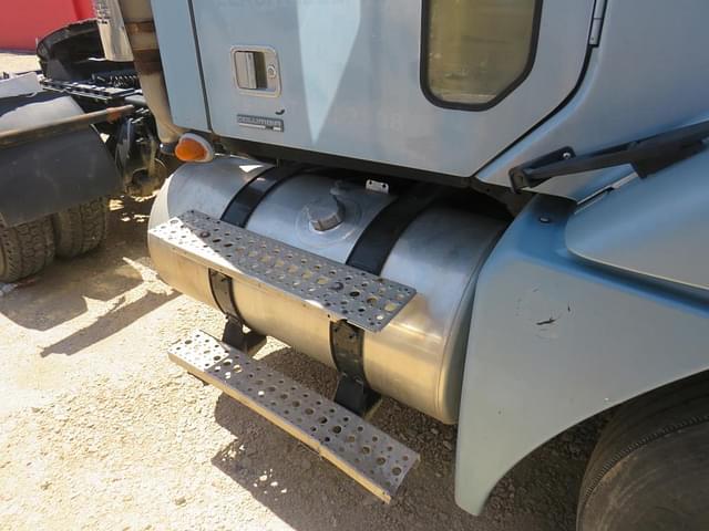 Image of Freightliner Columbia equipment image 4