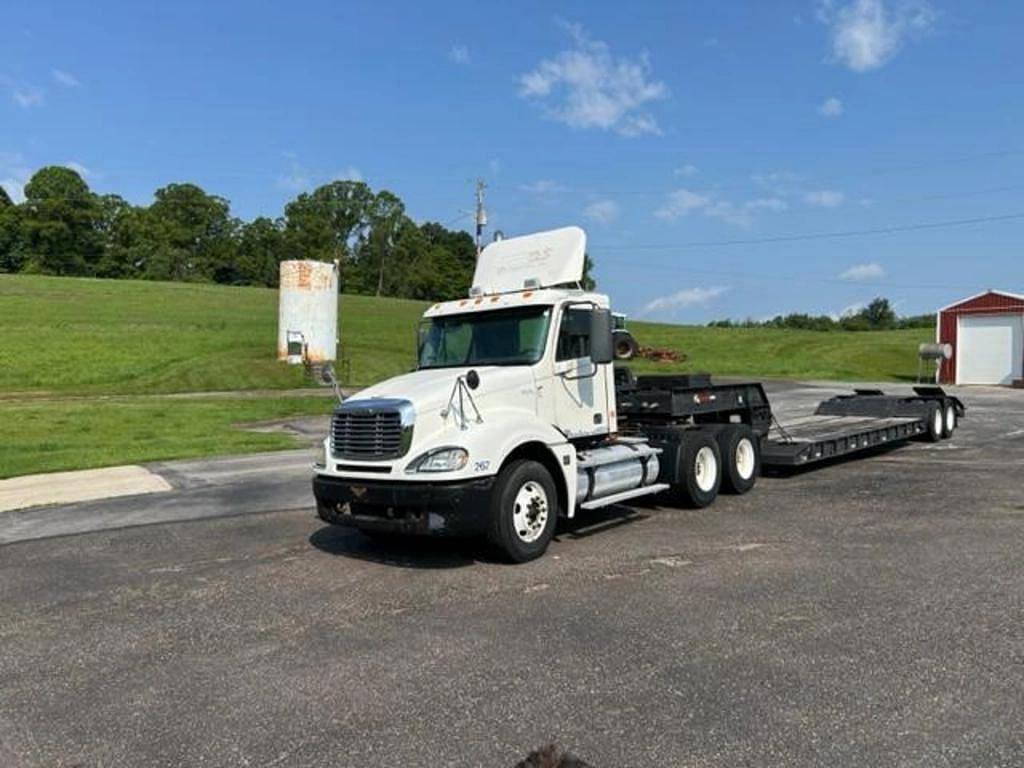 Image of Freightliner Columbia Primary image