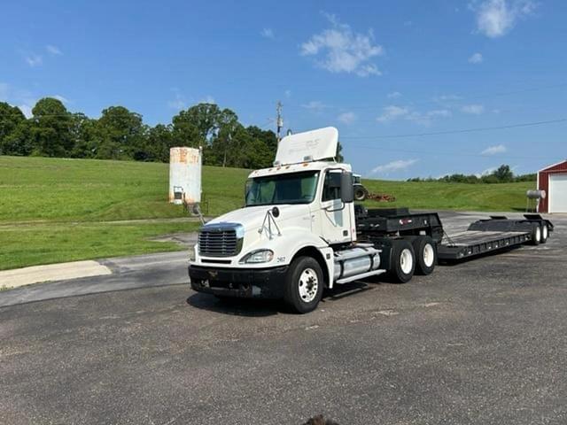 Image of Freightliner Columbia equipment image 1