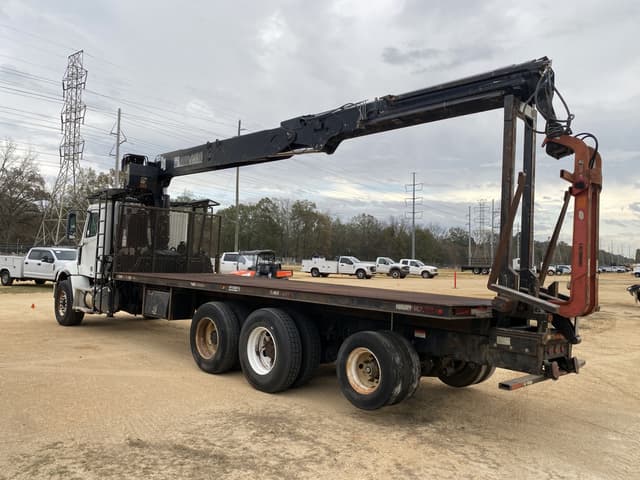Image of Freightliner Columbia equipment image 1
