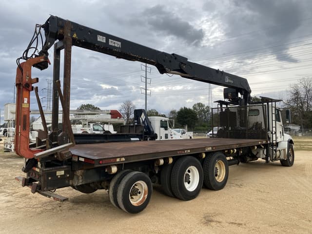Image of Freightliner Columbia equipment image 2