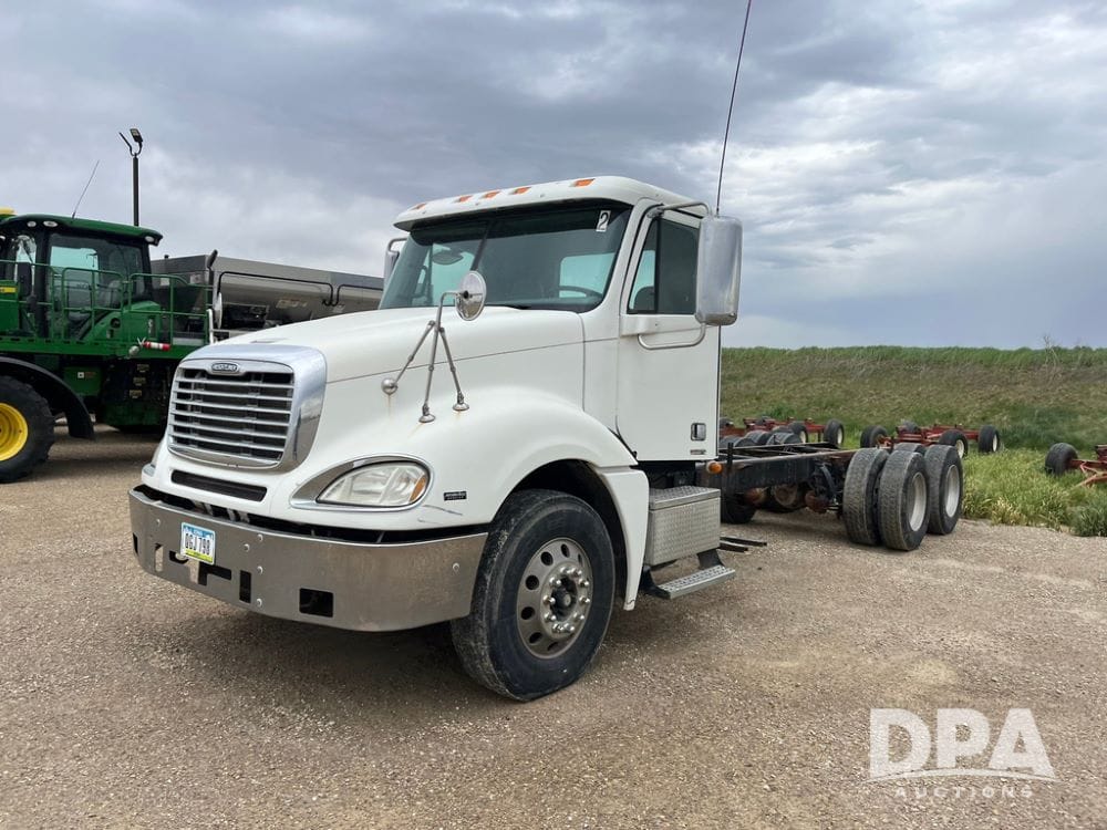 2007 Freightliner Columbia Equipment Image0