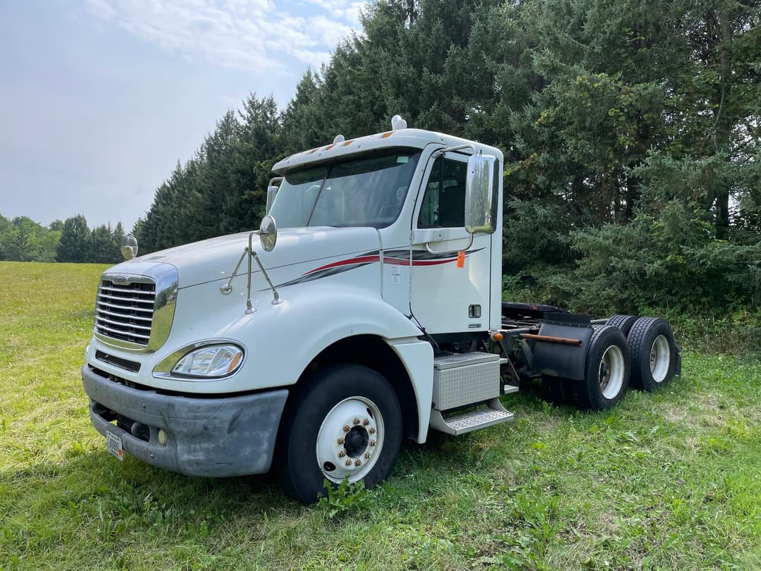 Image of Freightliner Columbia Primary image