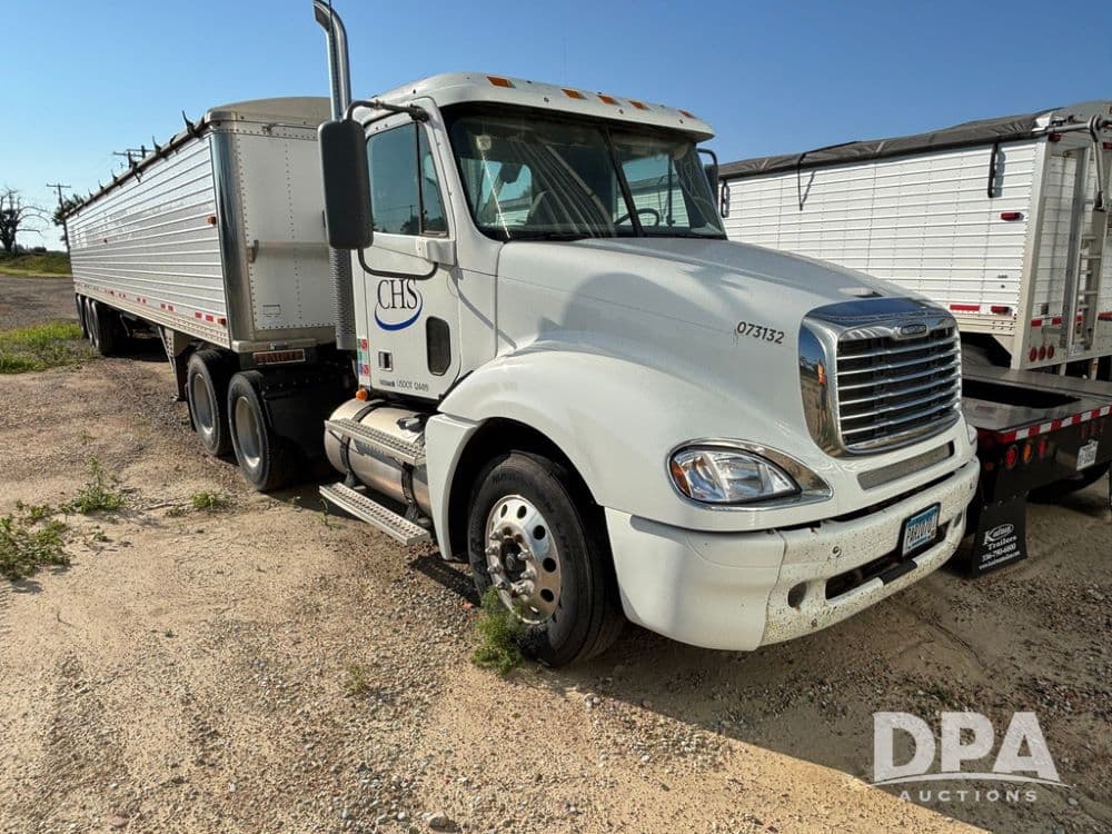 Image of Freightliner Columbia Primary image