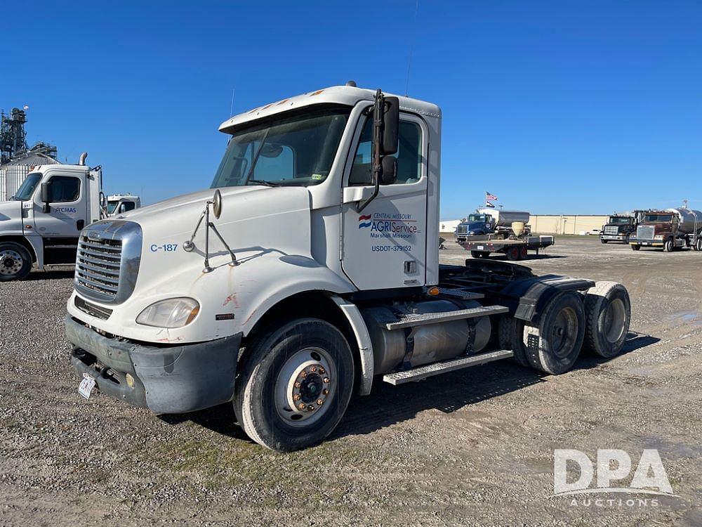 Image of Freightliner Columbia Primary image