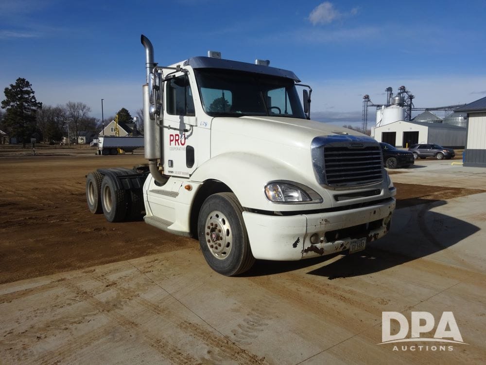 2007 Freightliner Columbia Equipment Image0