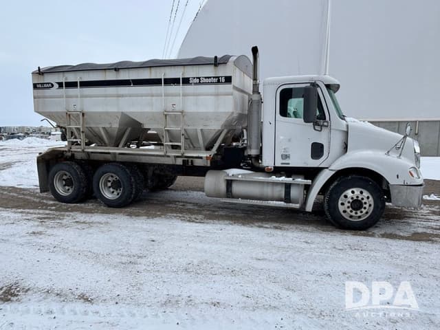 Image of Freightliner Columbia equipment image 2