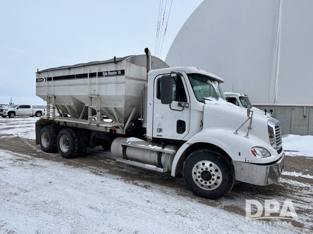 Image of Freightliner Columbia equipment image 1