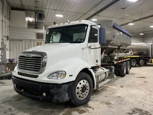 2007 Freightliner Columbia Image