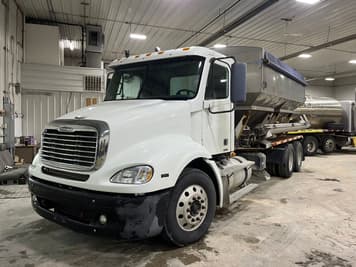 Main image Freightliner Columbia