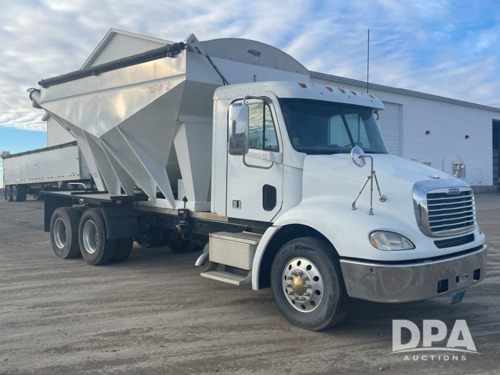 Image of Freightliner Columbia Primary image