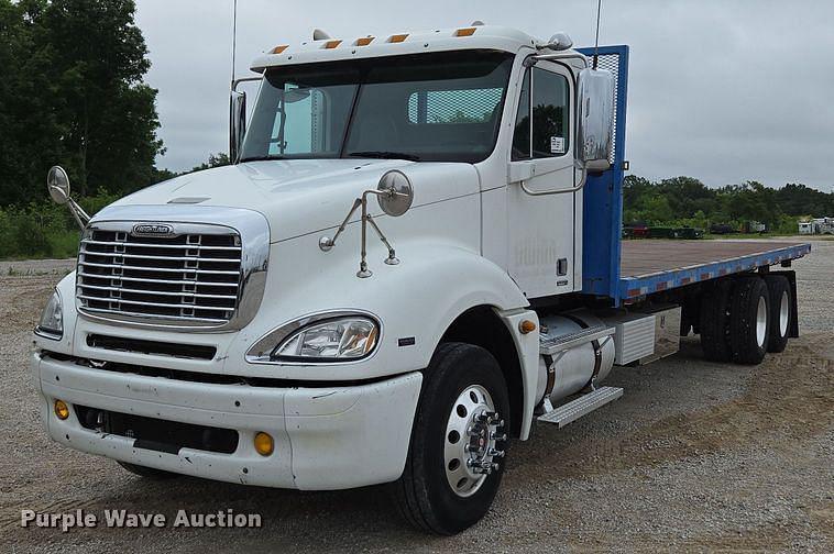 Image of Freightliner Columbia Primary image