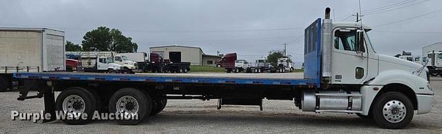 Image of Freightliner Columbia equipment image 3