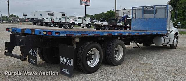 Image of Freightliner Columbia equipment image 4