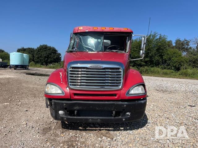 Image of Freightliner Columbia equipment image 1