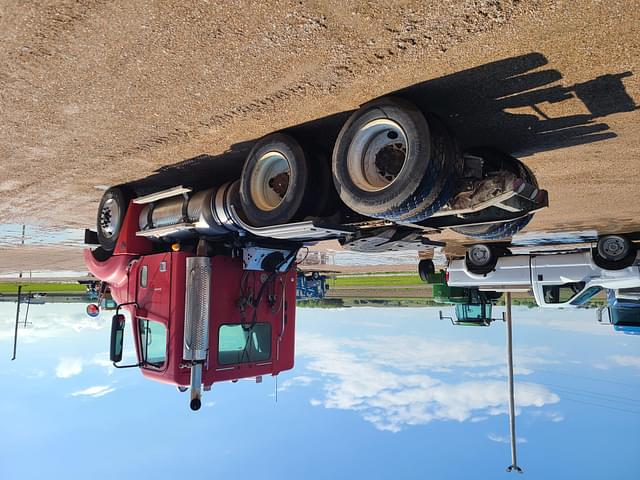 Image of Freightliner Columbia equipment image 2