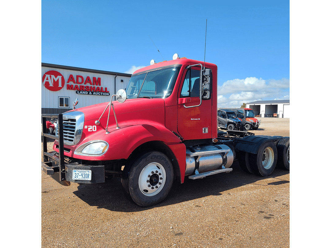 Image of Freightliner Columbia Primary image