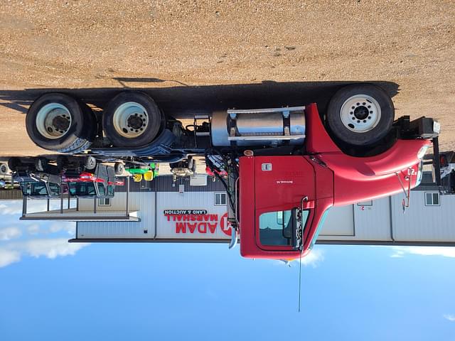 Image of Freightliner Columbia equipment image 4