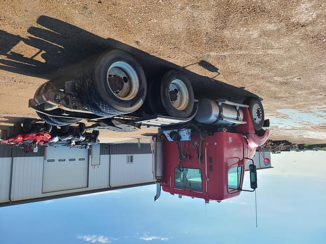 Image of Freightliner Columbia equipment image 3