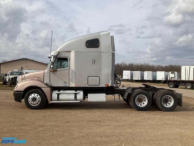 Image of Freightliner Columbia equipment image 4