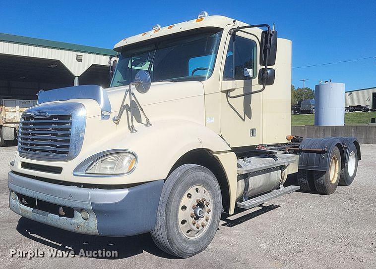 Image of Freightliner Columbia Primary image