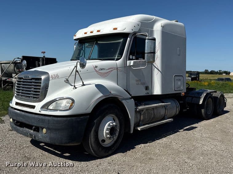 Image of Freightliner Columbia Primary image