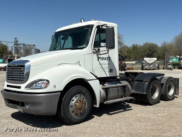 2007 Freightliner Columbia Equipment Image0