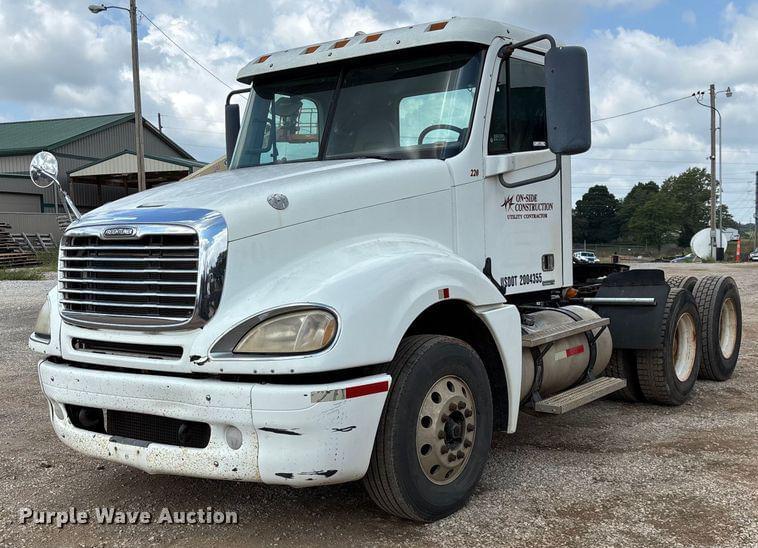 Image of Freightliner Columbia Primary image