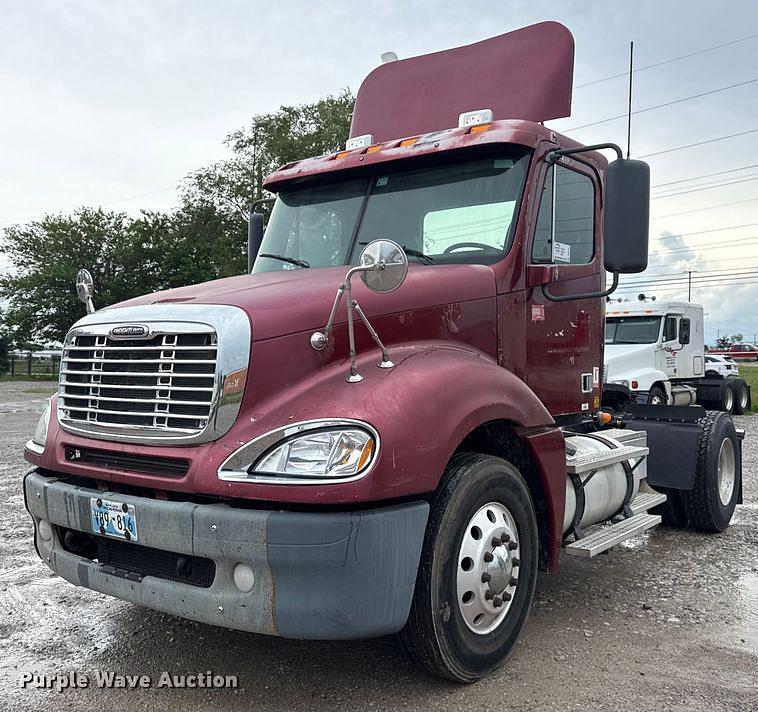 Image of Freightliner Columbia Primary image
