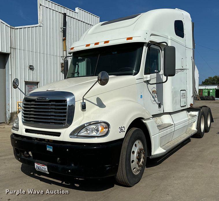 Image of Freightliner Columbia Primary image