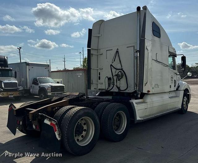 Image of Freightliner Columbia equipment image 4