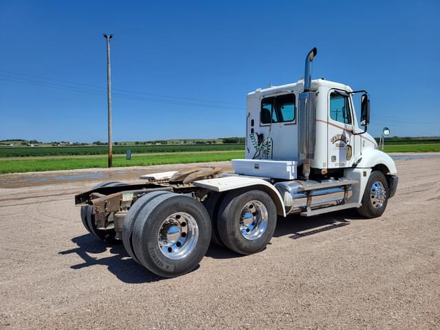 Image of Freightliner Columbia equipment image 2