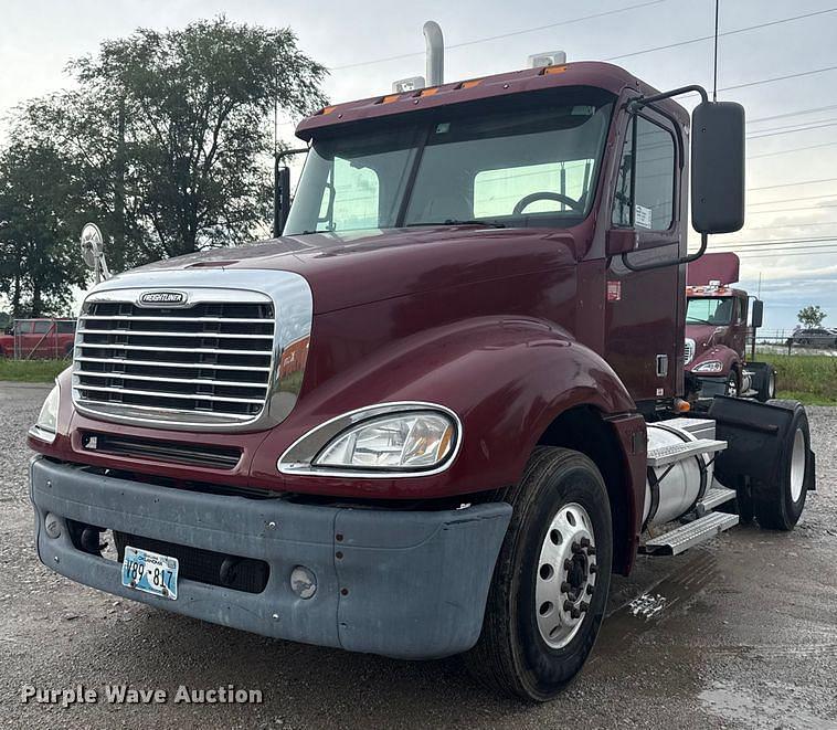Image of Freightliner Columbia Primary image